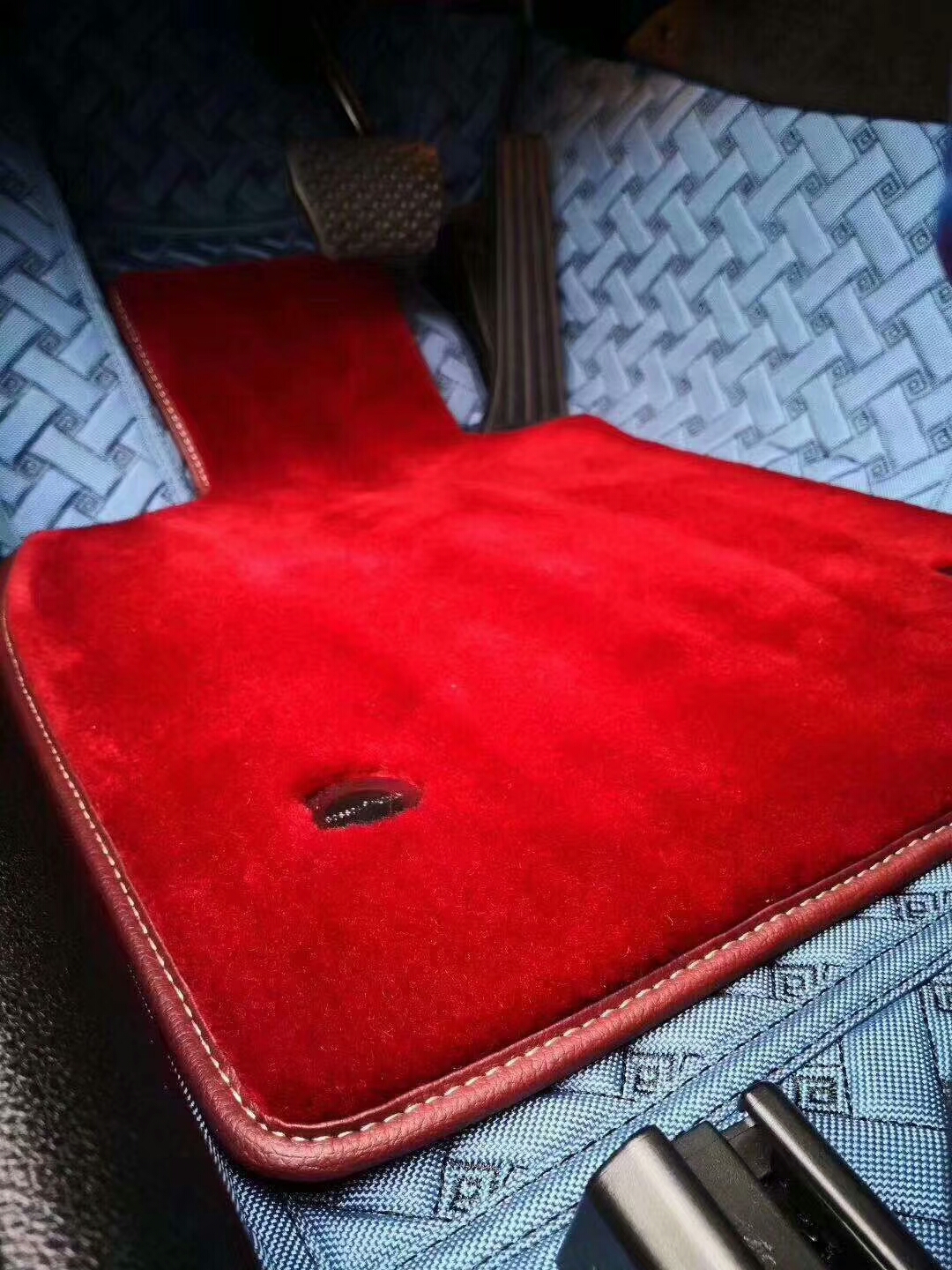 保仕达新品龙舌兰软包-宝马安装效果