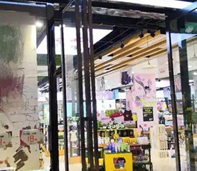 一边喊生意难做，一边开新店，为何？