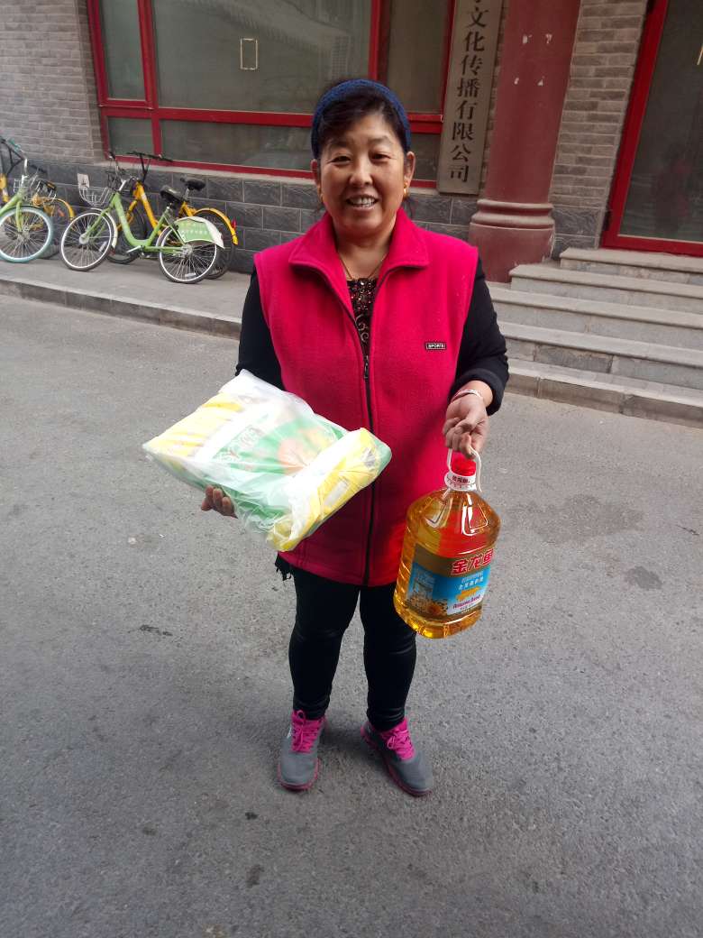 春节将至，中商会集团为员工发放福利！