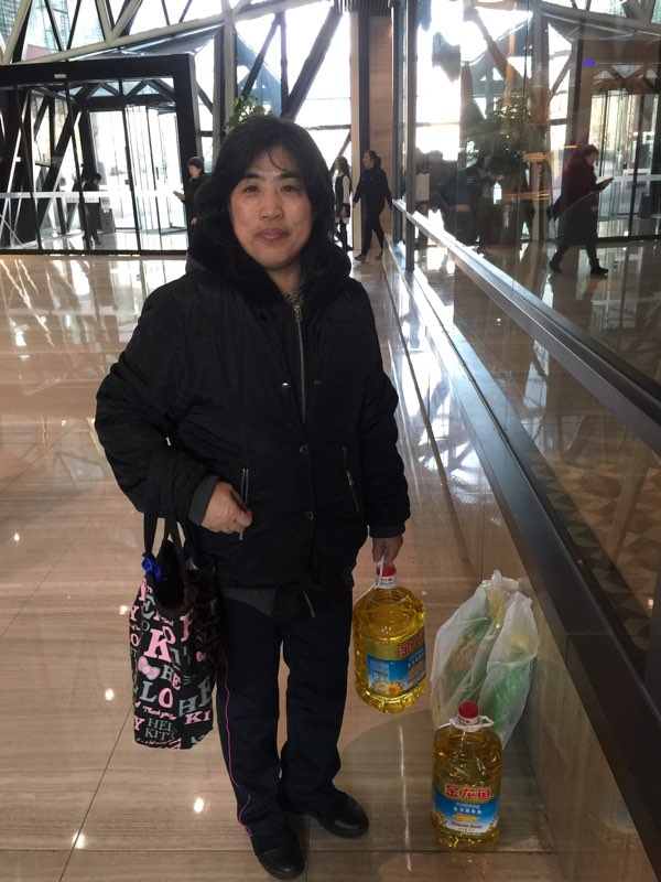 春节将至,中商会集团为员工发放福利! 春节将至,中商会集团为员工发放福利!