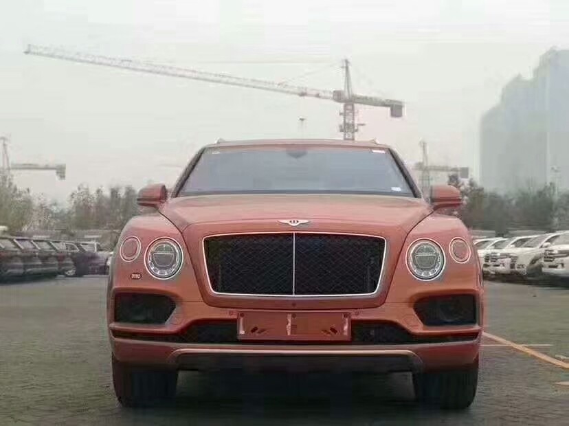 保仕达360°航空软包宾利装车展示