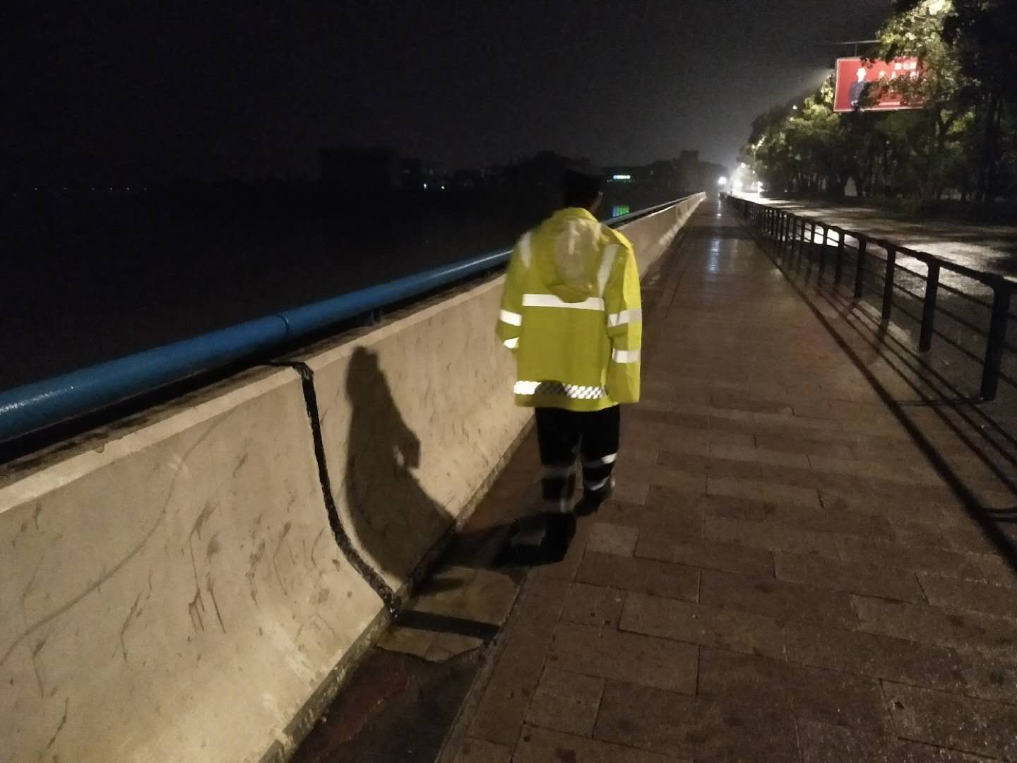 迎洪抗涝的“护堤人”