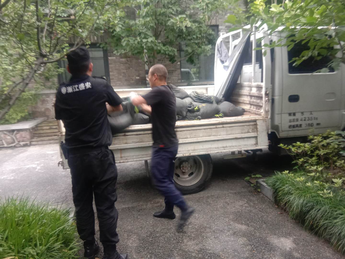 迎洪抗涝的“护堤人”