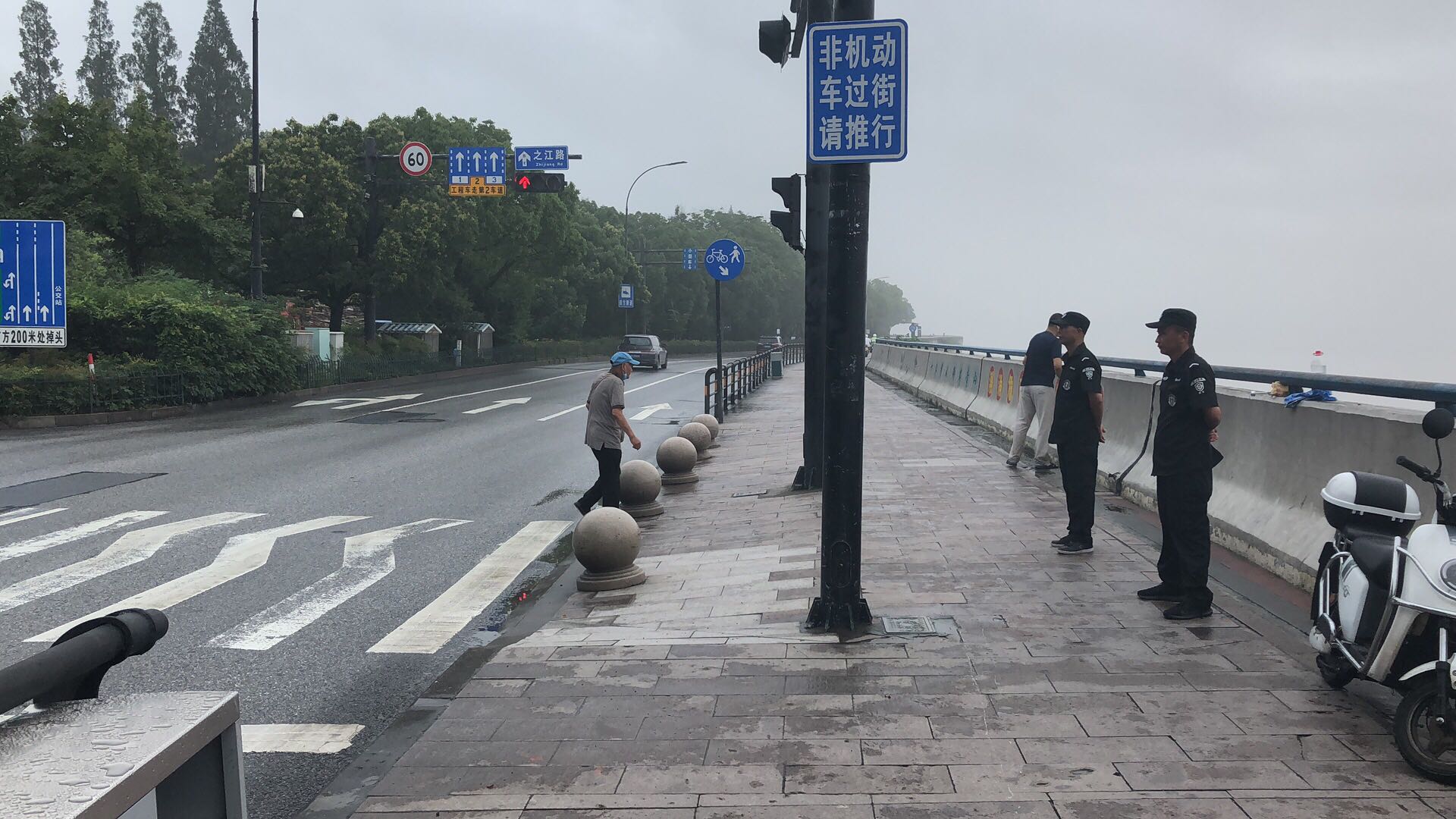 迎洪抗涝的“护堤人”