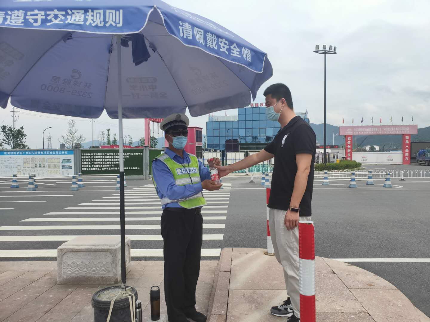 炎炎夏日送福利，情系员工赞真情