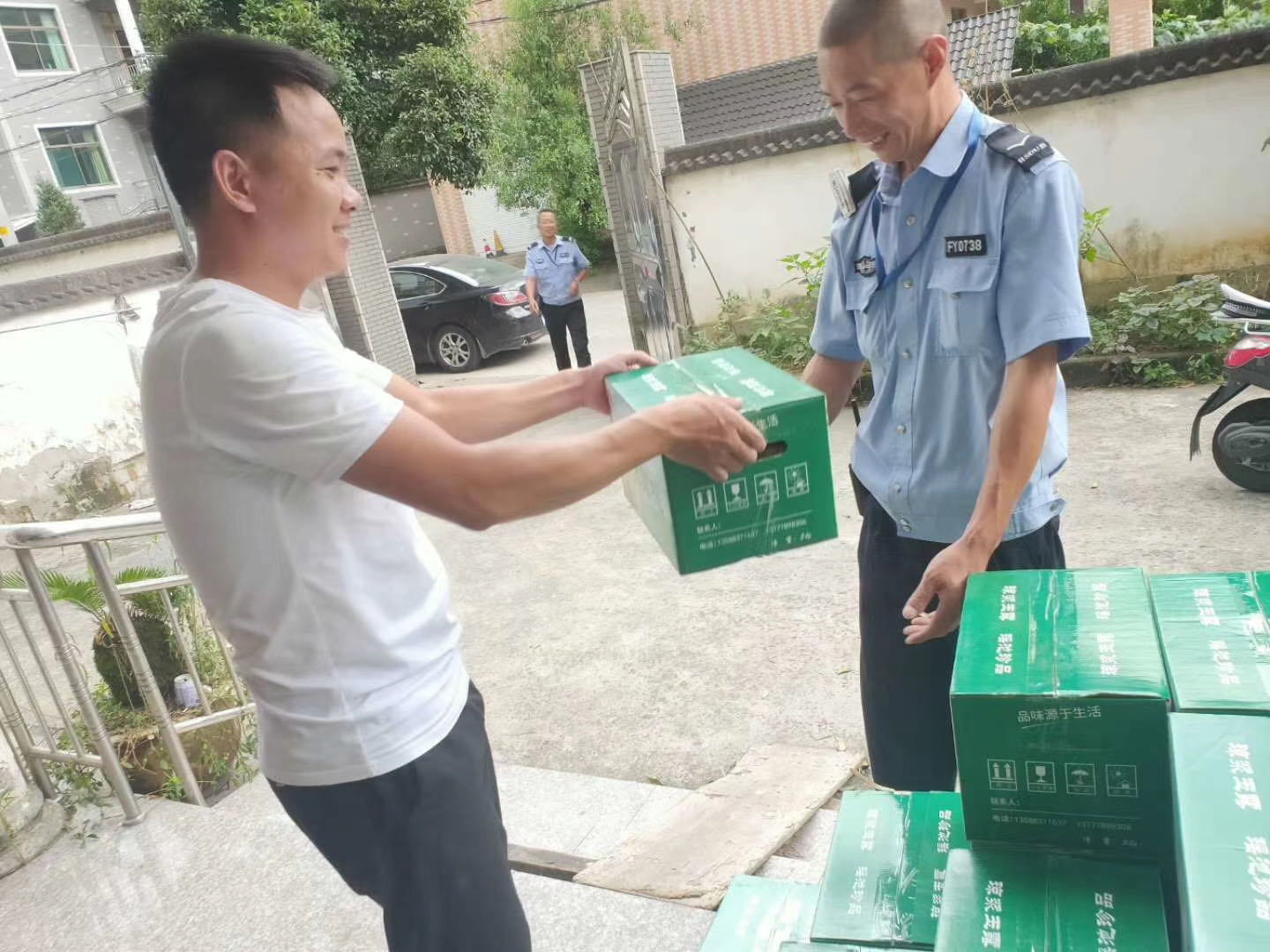 炎炎夏日送福利，情系员工赞真情