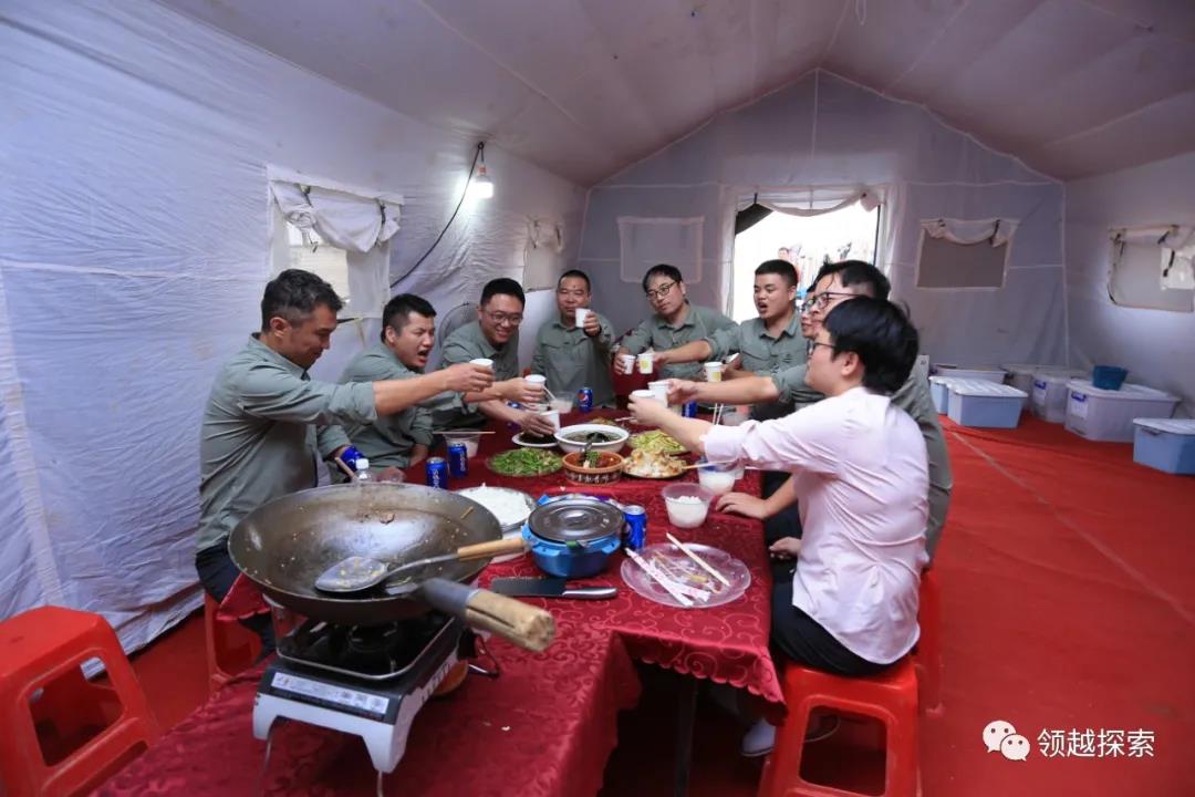五金冲压件为什么会出现翻料扭曲？