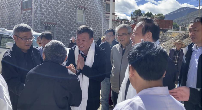 调研花絮|中国留学人才发展基金会理事长曹卫洲一行探望老党员父女曲培顿珠和阿白玛