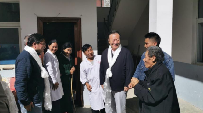 调研花絮|中国留学人才发展基金会理事长曹卫洲一行探望老党员父女曲培顿珠和阿白玛