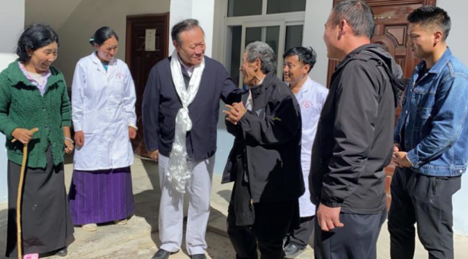 调研花絮|中国留学人才发展基金会理事长曹卫洲一行探望老党员父女曲培顿珠和阿白玛
