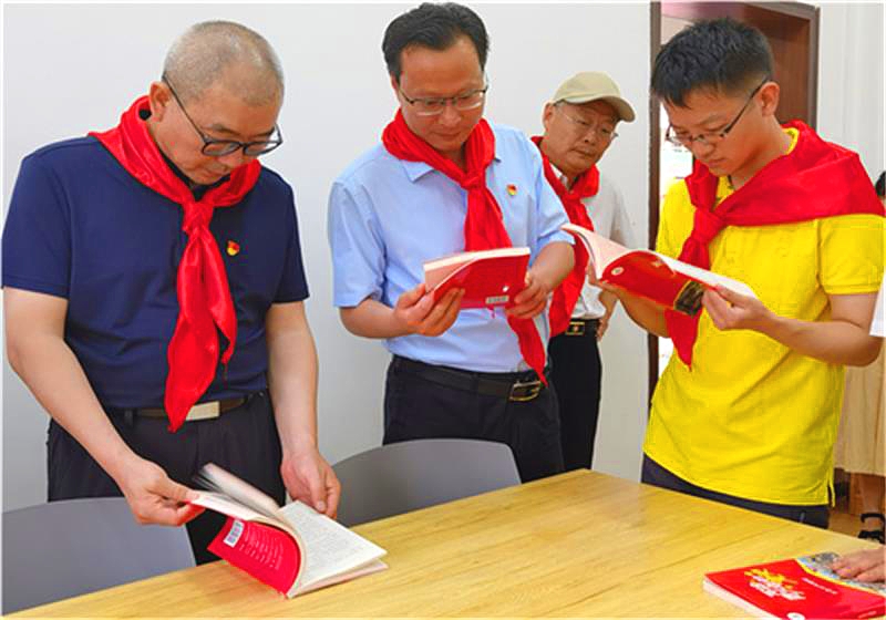 中国丝绸之路文化教育专项基金管委会到伊坪小学举行图书捐赠仪式 中国丝绸之路文化教育专项基金管委会到伊坪小学举行图书捐赠仪式