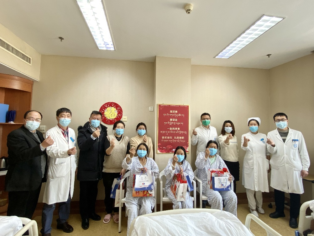 大年初三·2022年大骨节病公益项目首批患者到天安门广场参观后返乡