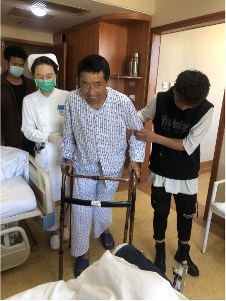 大年初三·2022年大骨节病公益项目首批患者到天安门广场参观后返乡
