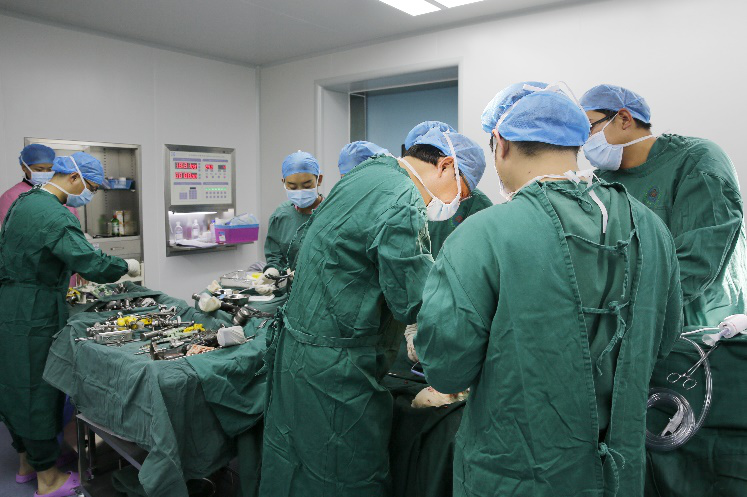 中国留学人才发展基金会三区三州大骨节病承接社会服务试点项目——雪域高原情深谊长 白衣天使温暖牵挂