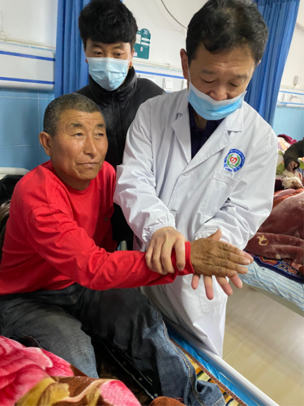 中国留学人才发展基金会三区三州大骨节病承接社会服务试点项目——雪域高原情深谊长 白衣天使温暖牵挂