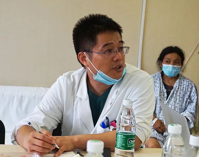 大骨节病公益扶贫项目在北京大学人民医院组织召开专家会诊会议