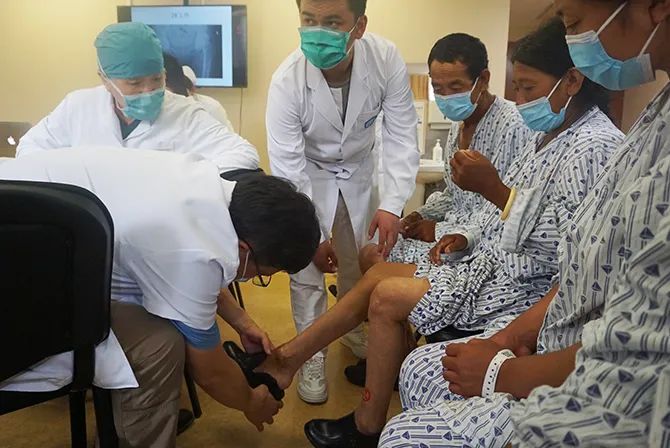 大骨节病公益扶贫项目在北京大学人民医院组织召开专家会诊会议