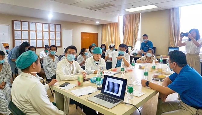 大骨节病公益扶贫项目在北京大学人民医院组织召开专家会诊会议