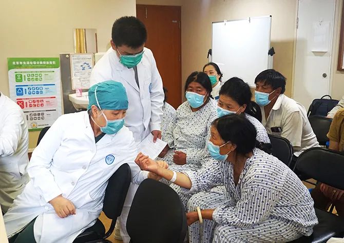 大骨节病公益扶贫项目在北京大学人民医院组织召开专家会诊会议