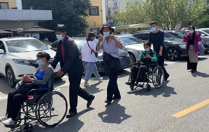 大骨节病公益扶贫项目在北京大学人民医院组织召开专家会诊会议