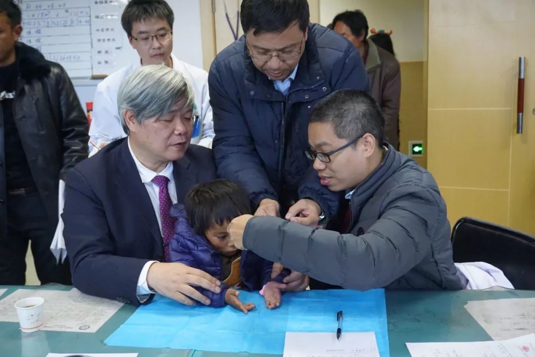 “不忘初心 牢记使命 爱在昌都 杏林送暖”——2019年昌都市第二批手足畸形患儿医疗救治公益活动正在进行！