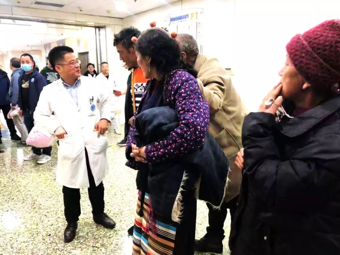 中央财政支持中国留学人才发展基金会西藏洛隆县大骨节病社会服务试点项目首批患者赴京接受手术治疗