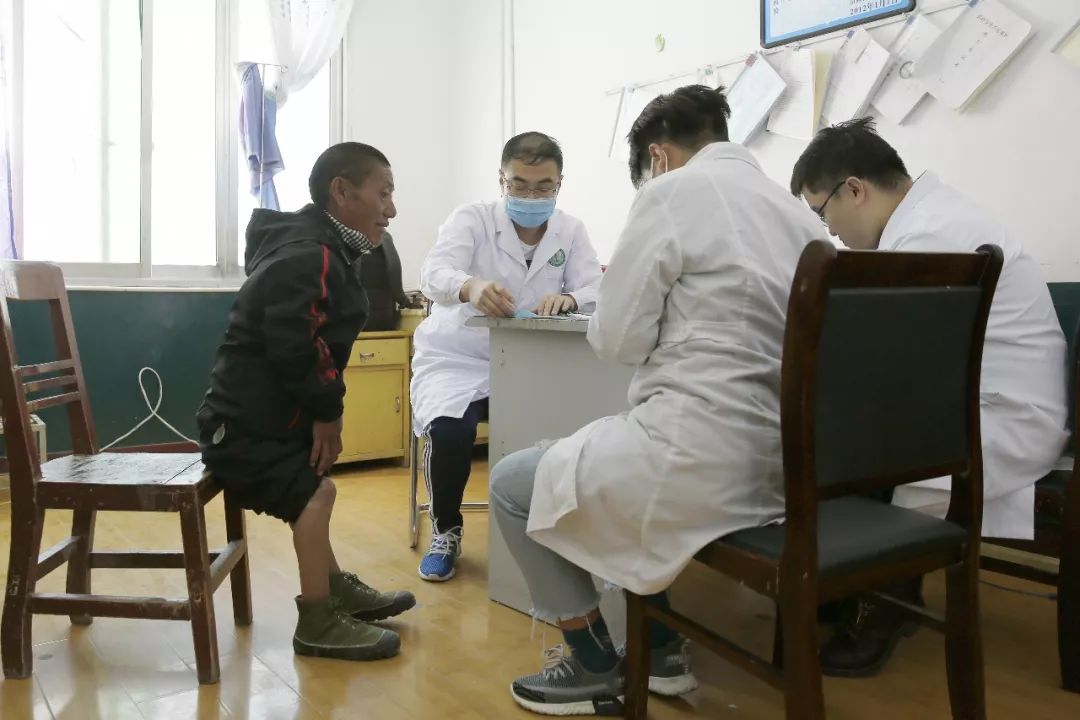 中国留学人才发展基金会洛隆县大骨节病社会服务公益活动 中国留学人才发展基金会洛隆县大骨节病社会服务公益活动