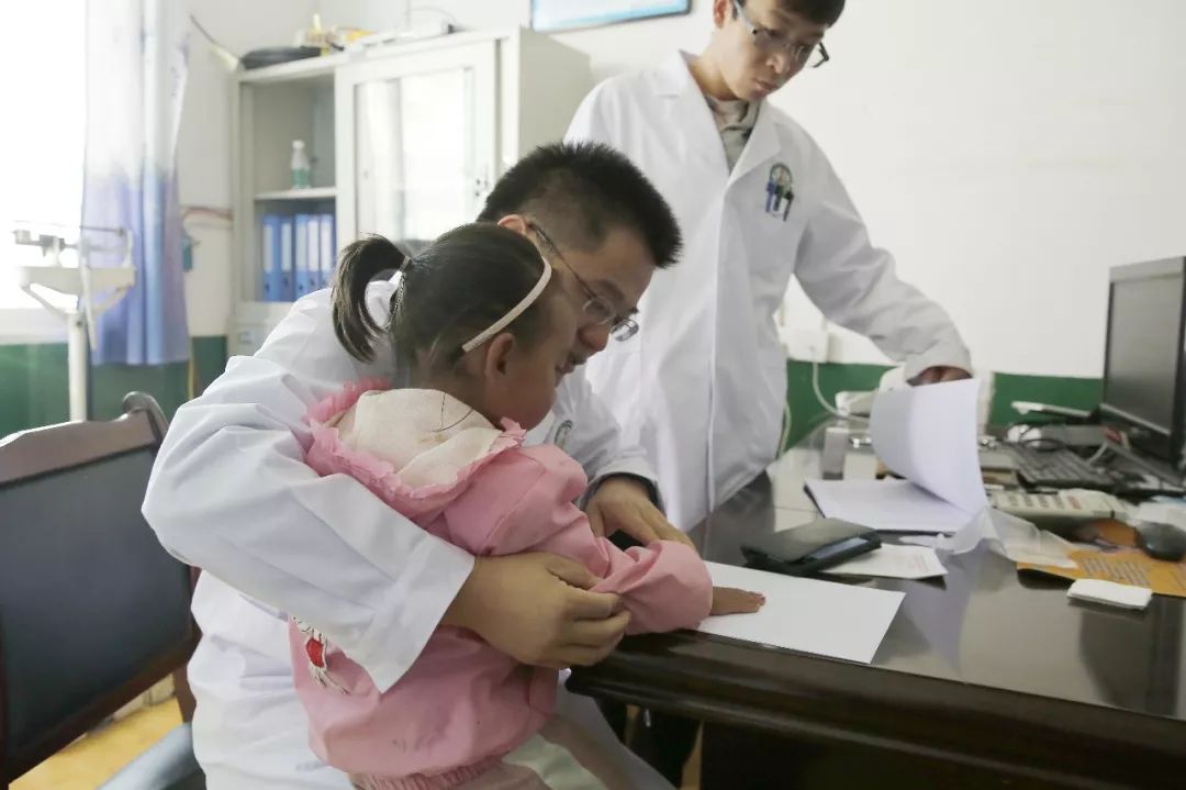 中国留学人才发展基金会洛隆县大骨节病社会服务公益活动 中国留学人才发展基金会洛隆县大骨节病社会服务公益活动