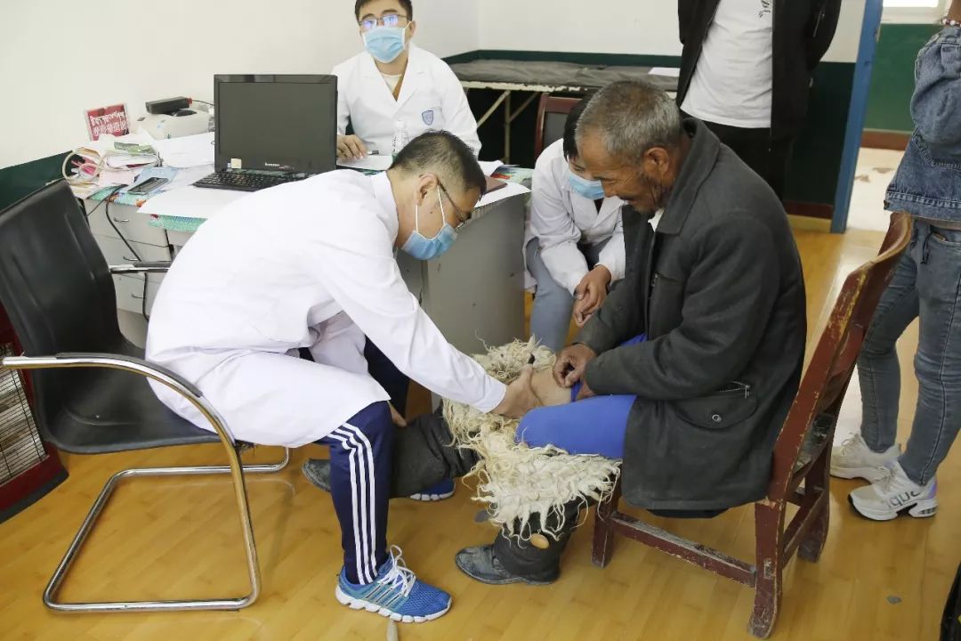 中国留学人才发展基金会洛隆县大骨节病社会服务公益活动 中国留学人才发展基金会洛隆县大骨节病社会服务公益活动