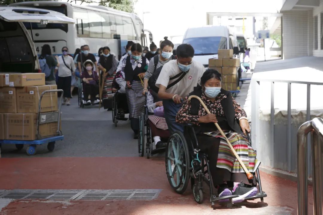 大骨节病承接社会服务试点项目首批来京患者抵达北京，顺利入院