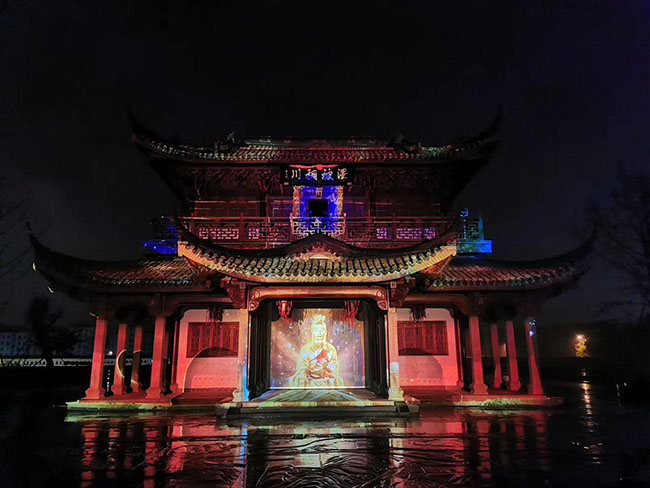 古典楼阁焕发别样魅力,赢康参与佛堂古镇夜游投影 古典楼阁焕发别样魅力,赢康参与佛堂古镇夜游投影