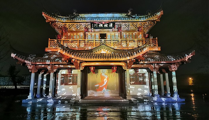 古典楼阁焕发别样魅力，赢康参与佛堂古镇夜游投影
