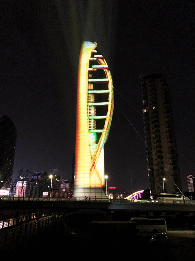 芜湖新增“网红”景点,赢康精彩投影点亮临江桥塔 芜湖新增“网红”景点,赢康精彩投影点亮临江桥塔