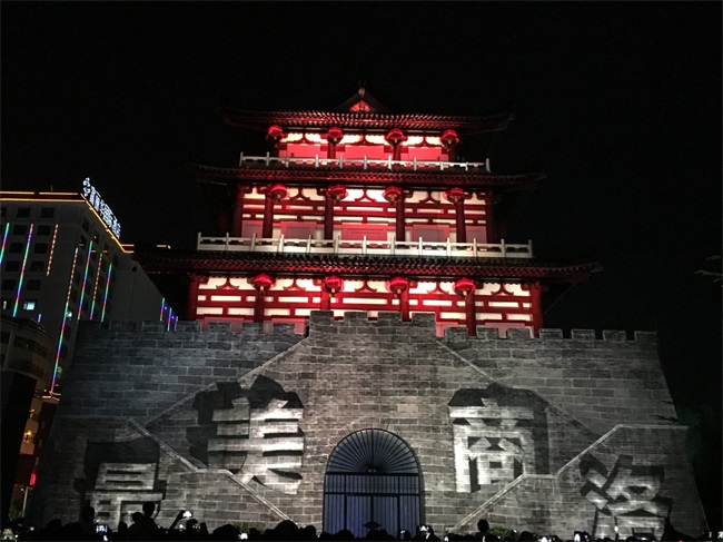 赢康点亮丹鹤楼 打造光影韵味古城 赢康点亮丹鹤楼 打造光影韵味古城