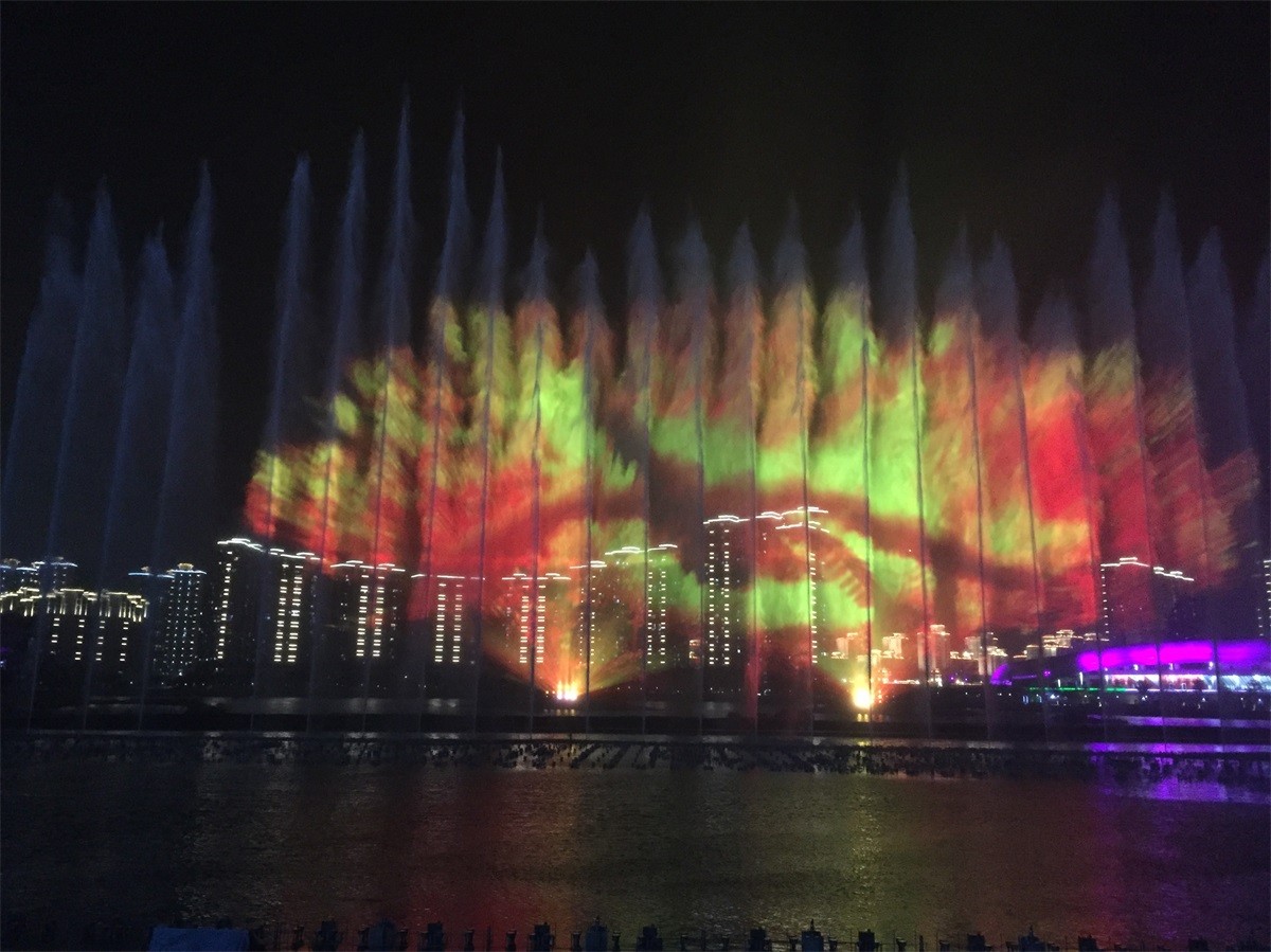 厦门海沧湖13000平米超大水幕投影秀