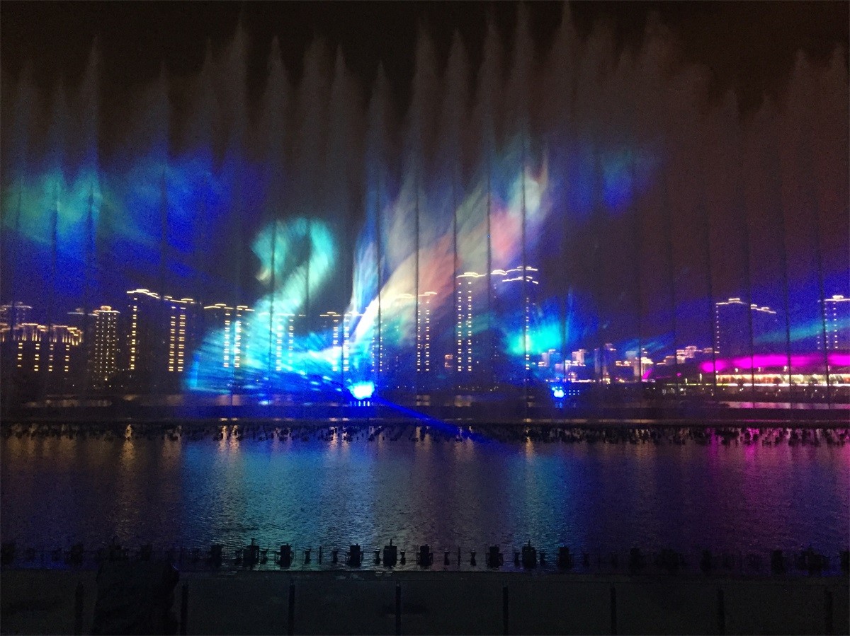 厦门海沧湖13000平米超大水幕投影秀