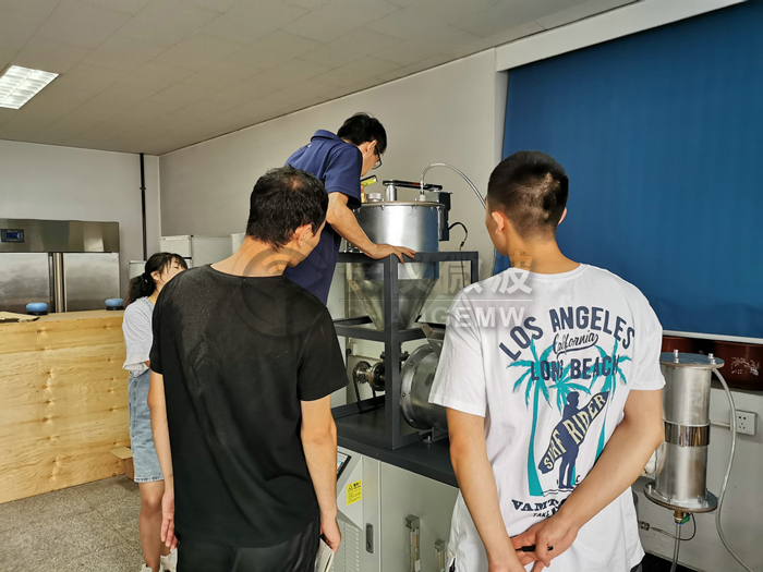 2020年2月我司油页岩连续化微波热解炉在山西某大学投入使用 2020年2月我司油页岩连续化微波热解炉在山西某大学投入使用