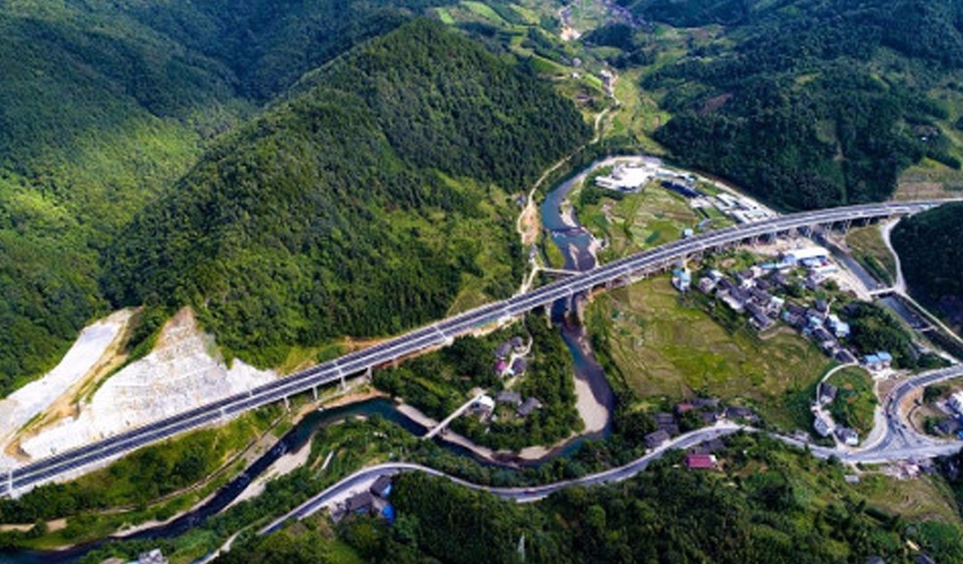 广西桂林至三江（桂黔界）高速公路项目