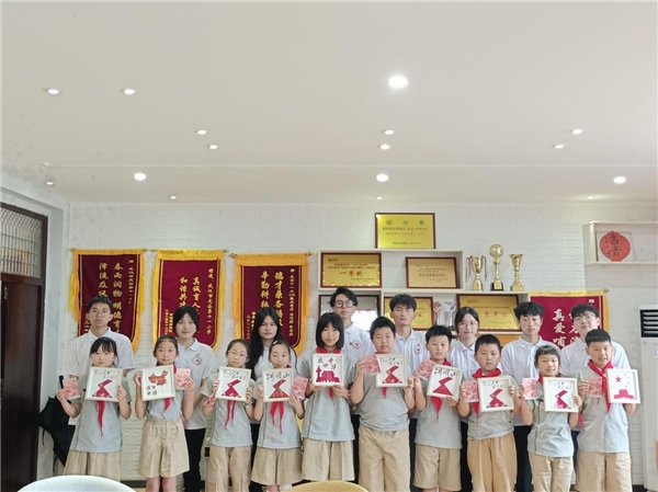 【中国网】“红色精神伴成长,童心向党心飞扬” ——红色主题教育系列活动 【中国网】“红色精神伴成长,童心向党心飞扬” ——红色主题教育系列活动