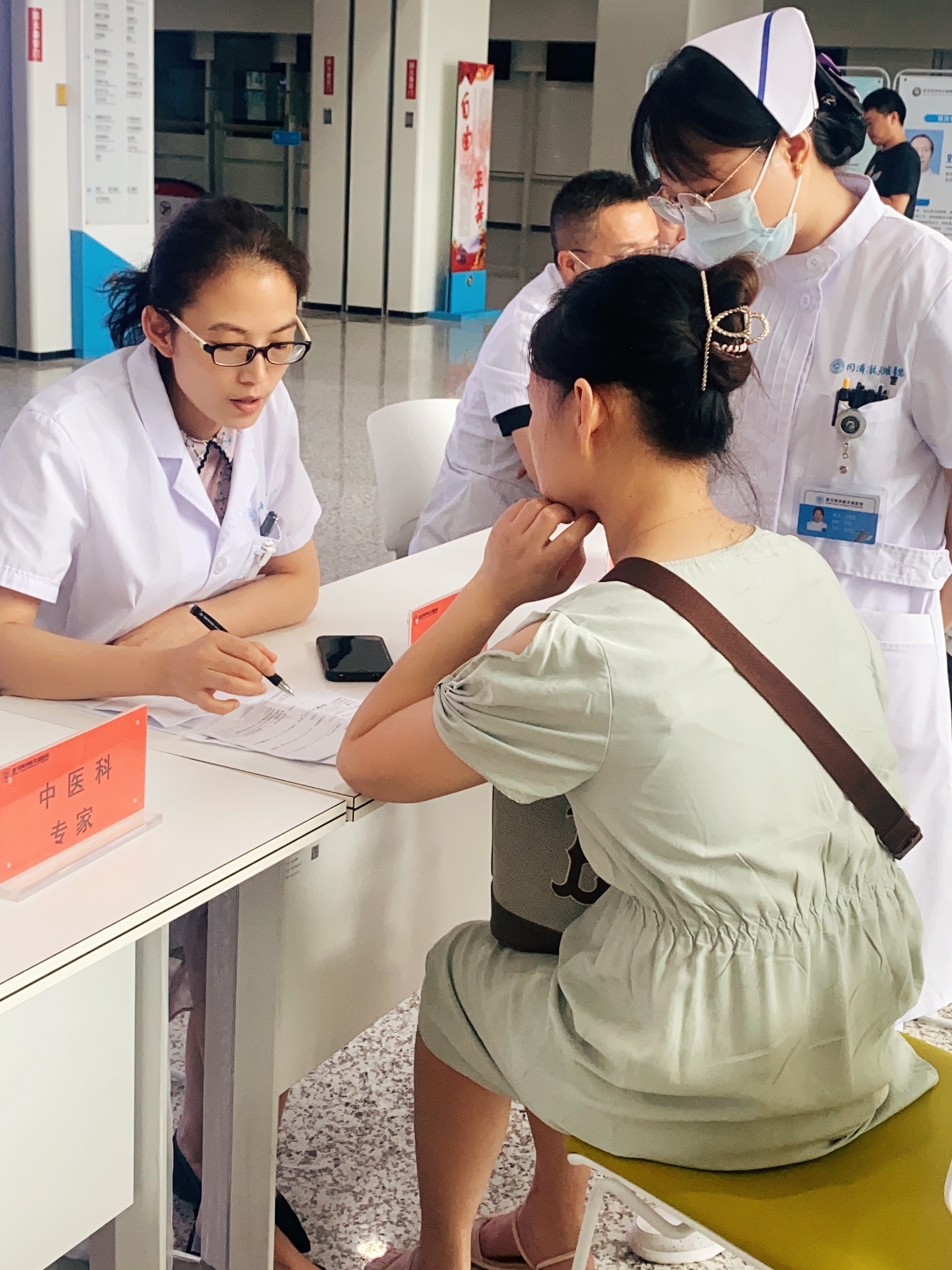 武汉同济航天城医院开展“中国医师节”大型义诊活动 武汉同济航天城医院开展“中国医师节”大型义诊活动