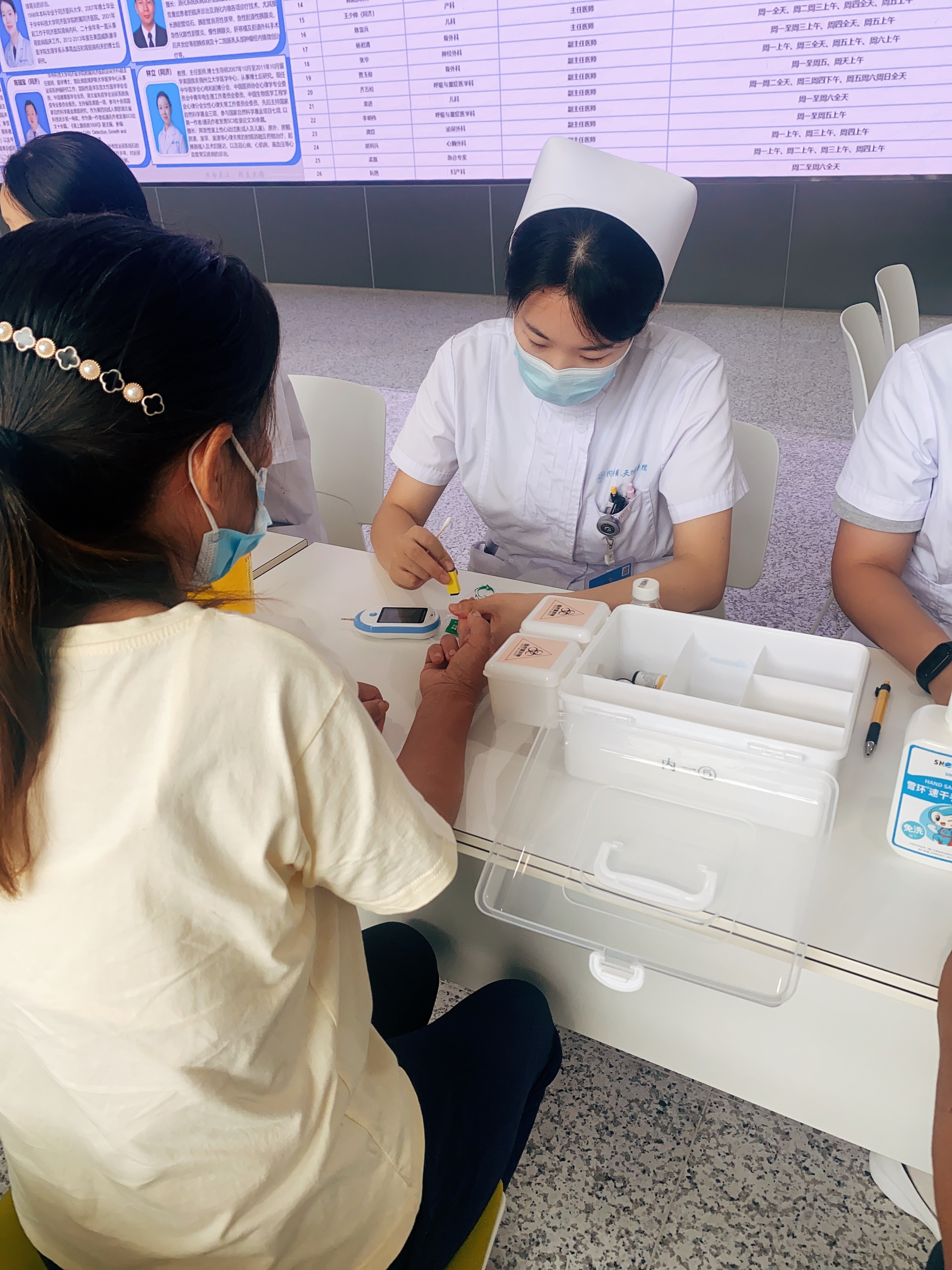 武汉同济航天城医院开展“中国医师节”大型义诊活动