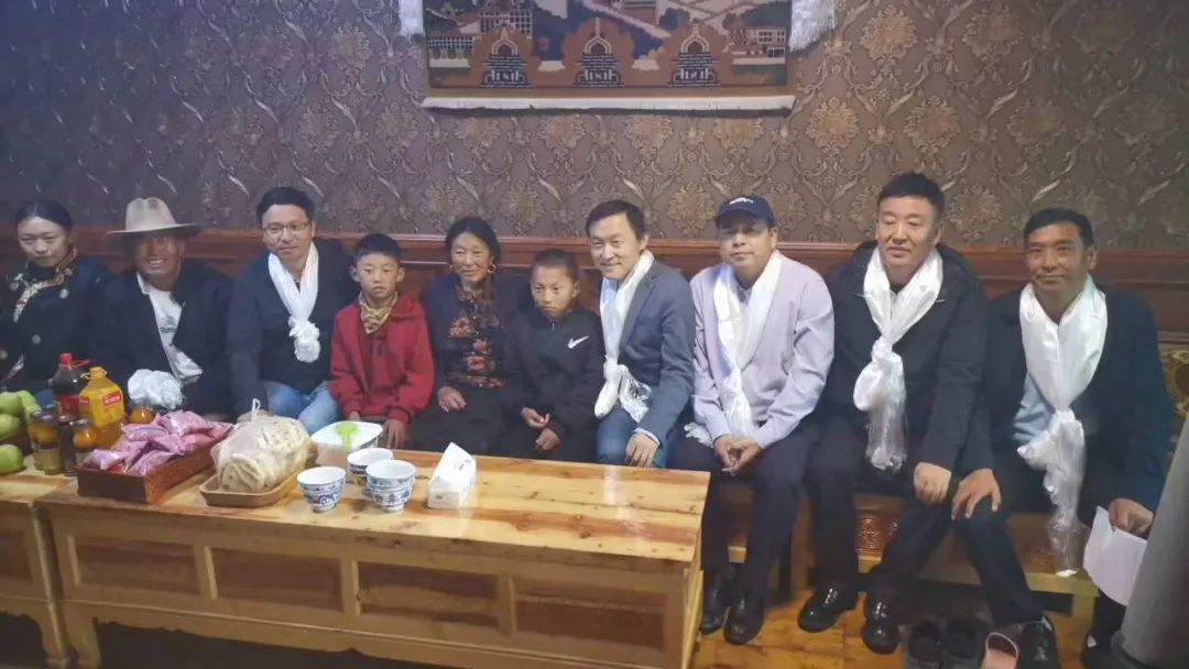 中央财政支持中国留学人才发展基金会大骨节病公益项目医疗专家团随访术后藏族同胞