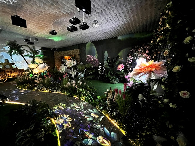 华谊兄弟(长沙)电影小镇人气爆棚,科影达投影营造沉浸奇幻新体验 华谊兄弟(长沙)电影小镇人气爆棚,科影达投影营造沉浸奇幻新体验