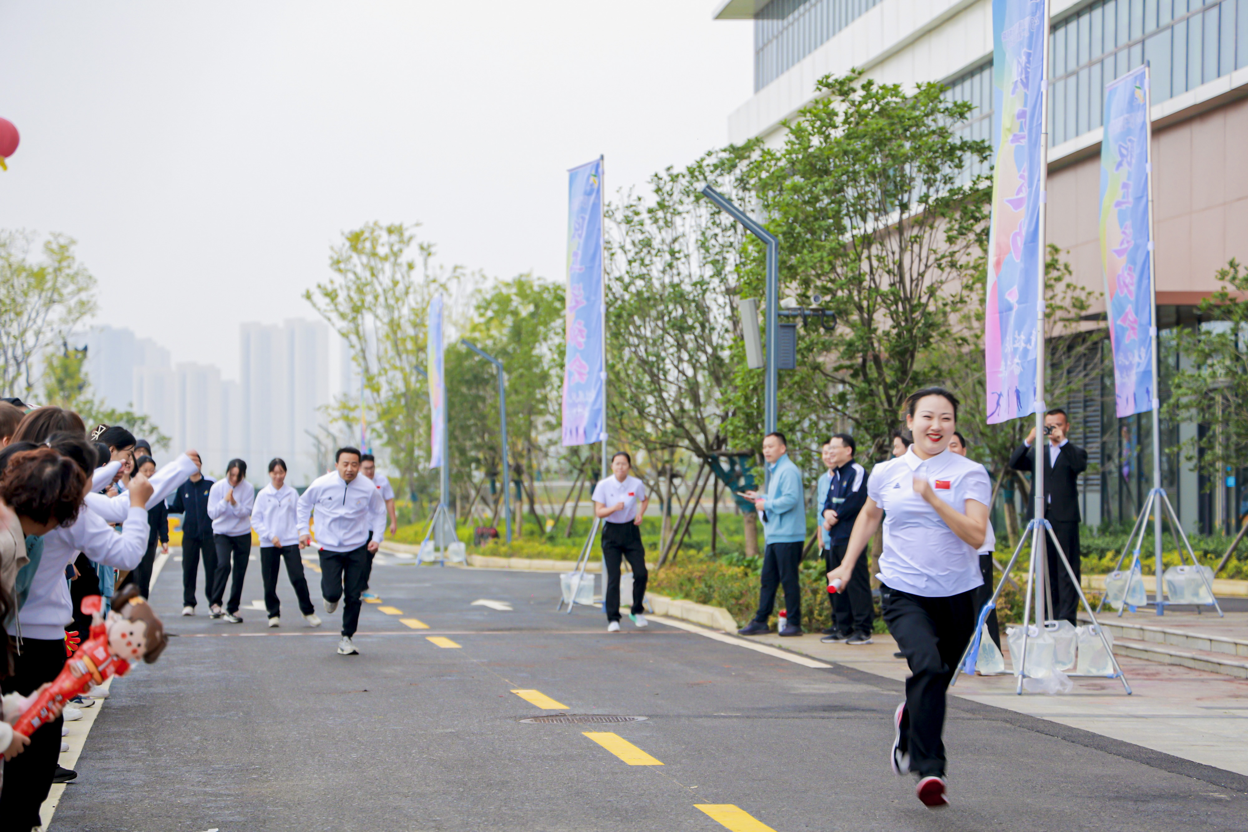 在秋天,赴一场运动之约——武汉同济航天城医院成功举办首届职工运动会 在秋天,赴一场运动之约——武汉同济航天城医院成功举办首届职工运动会