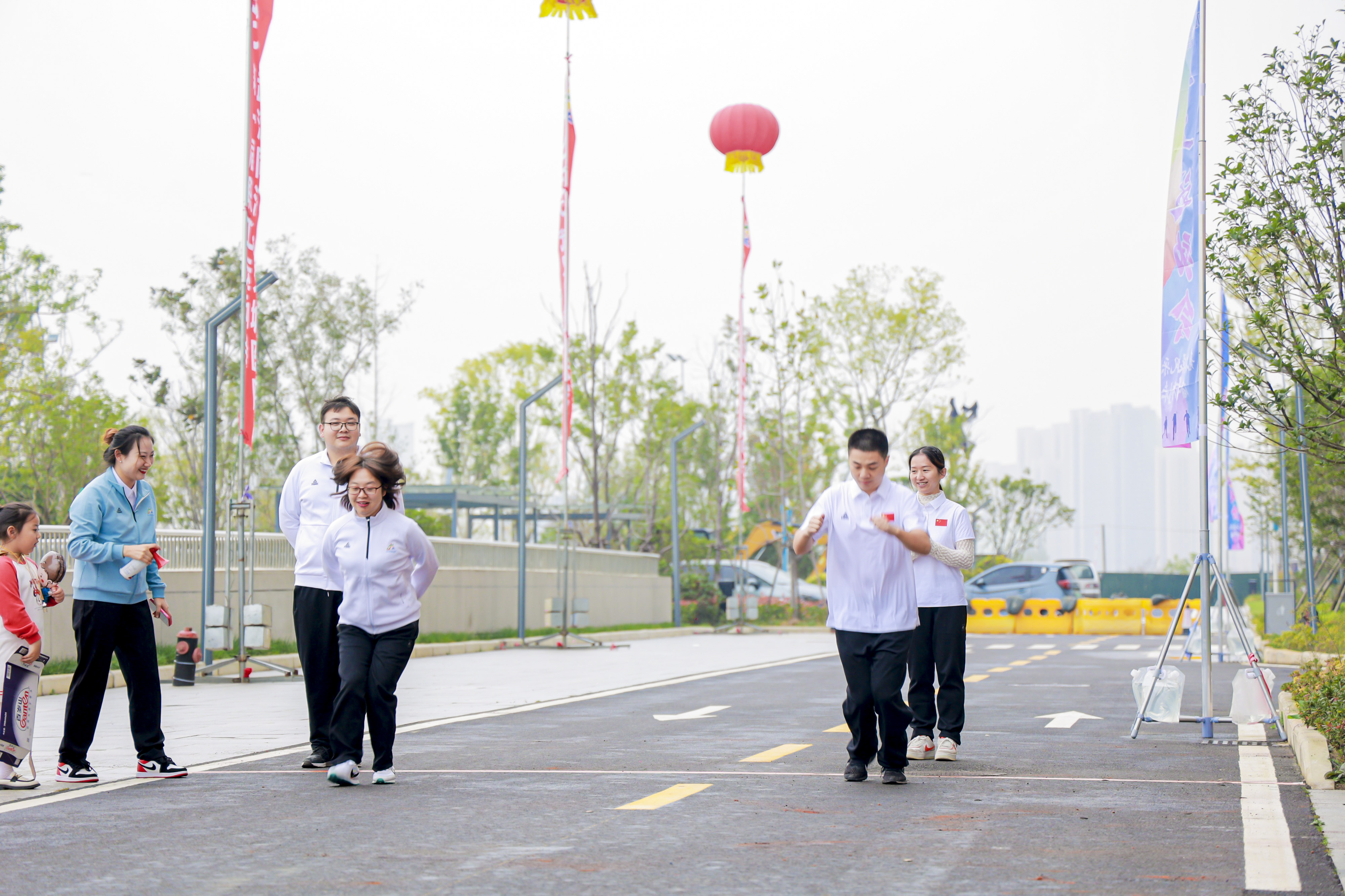 在秋天,赴一场运动之约——武汉同济航天城医院成功举办首届职工运动会 在秋天,赴一场运动之约——武汉同济航天城医院成功举办首届职工运动会