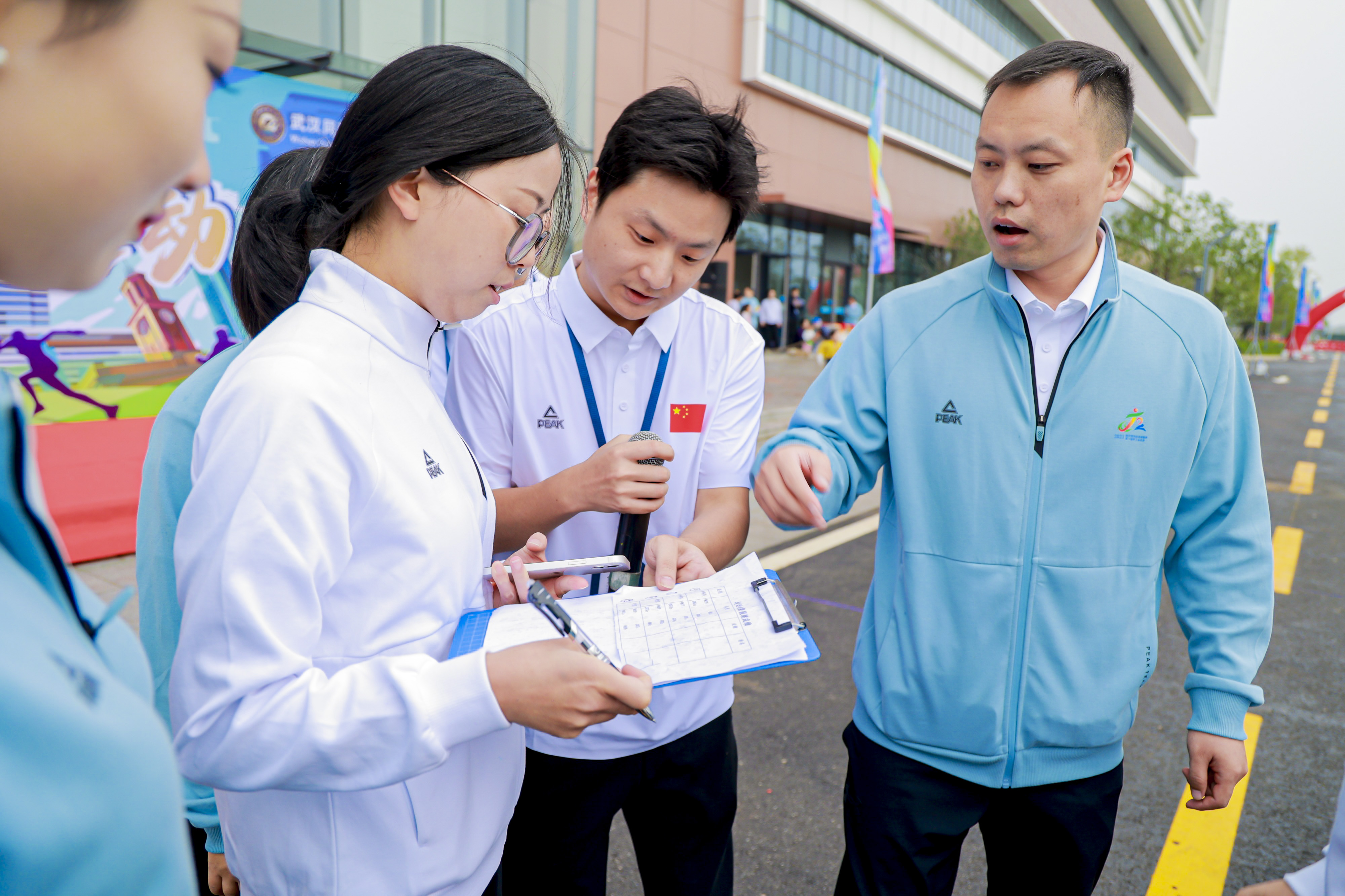 在秋天,赴一场运动之约——武汉同济航天城医院成功举办首届职工运动会 在秋天,赴一场运动之约——武汉同济航天城医院成功举办首届职工运动会