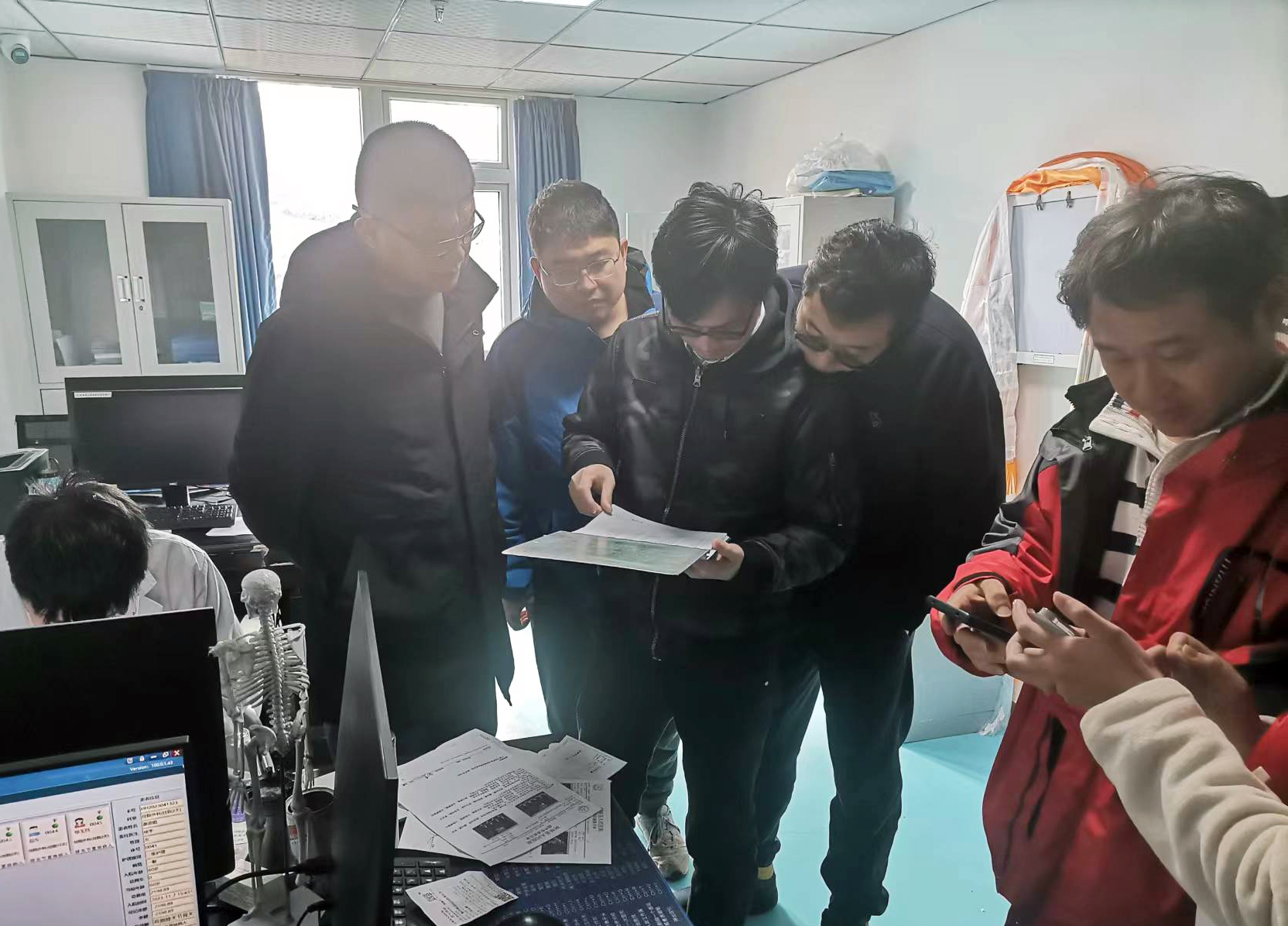 大骨节病公益项目组织医疗专家团再上高原 全力以赴守护藏族同胞健康