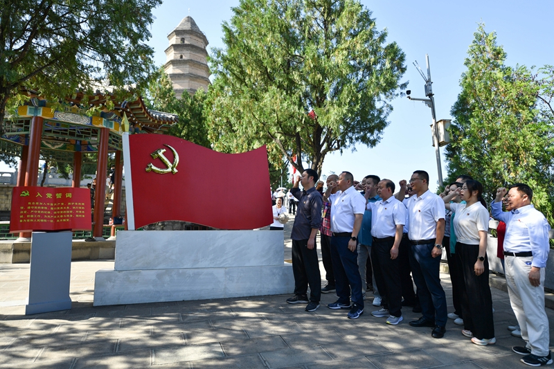 永远在路上——以习近平同志为核心的党中央引领全面从严治党向纵深推进 永远在路上——以习近平同志为核心的党中央引领全面从严治党向纵深推进