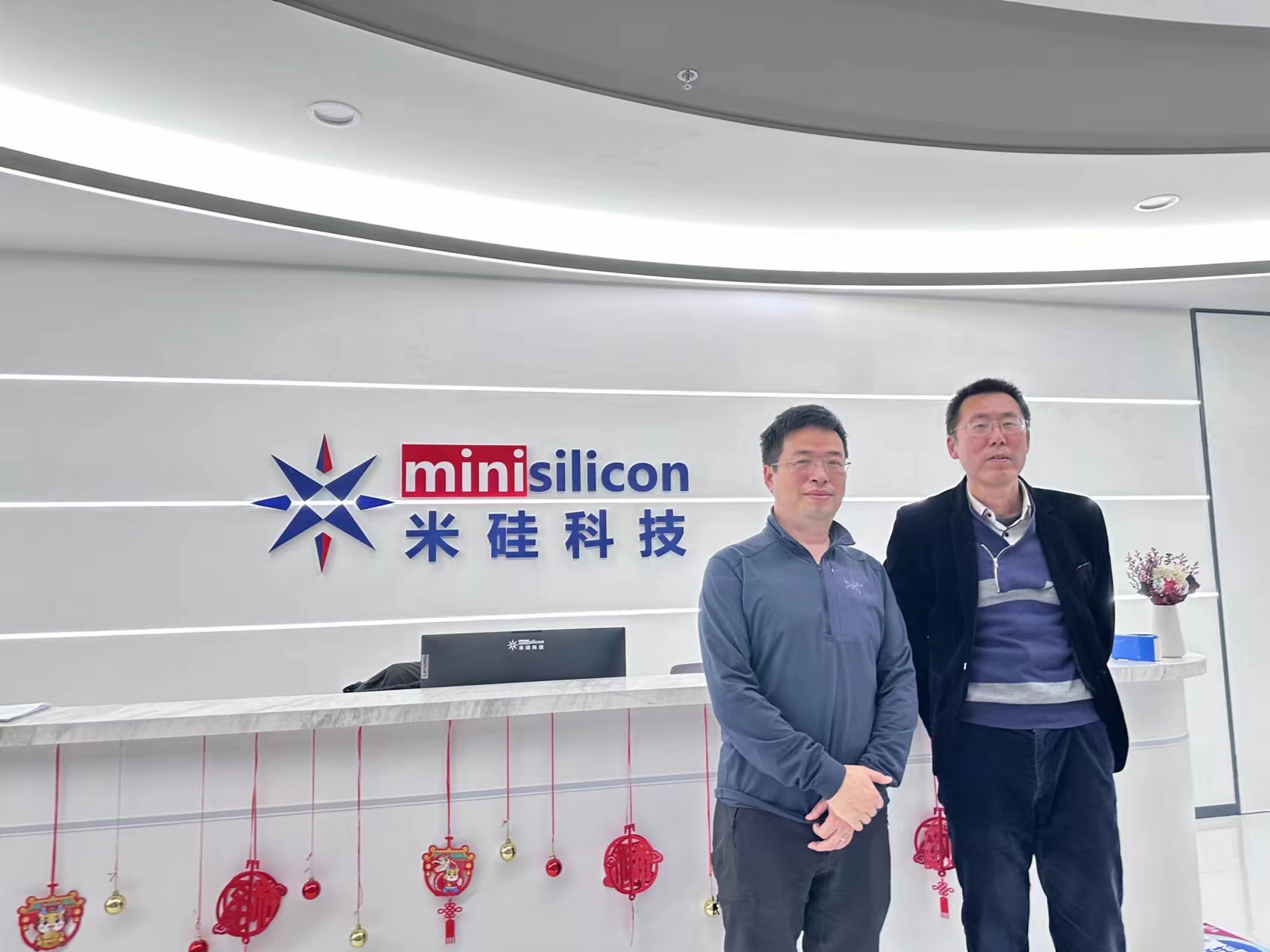 Visiting Minisilicon in Shanghai: The Path to Differentiation for the Later-Comers Visiting Minisilicon in Shanghai: The Path to Differentiation for the Later-Comers