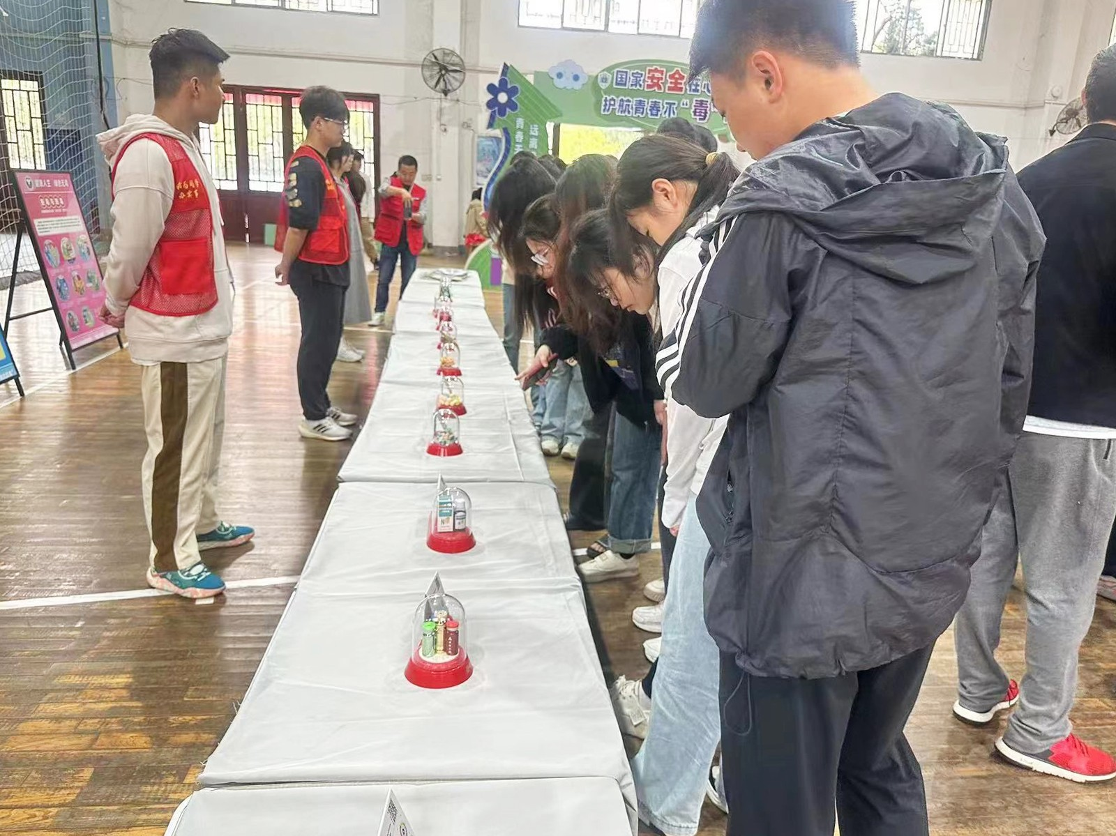 国家安全在心中 护航青春不”毒“行——法治安全教育进校园 国家安全在心中 护航青春不”毒“行——法治安全教育进校园